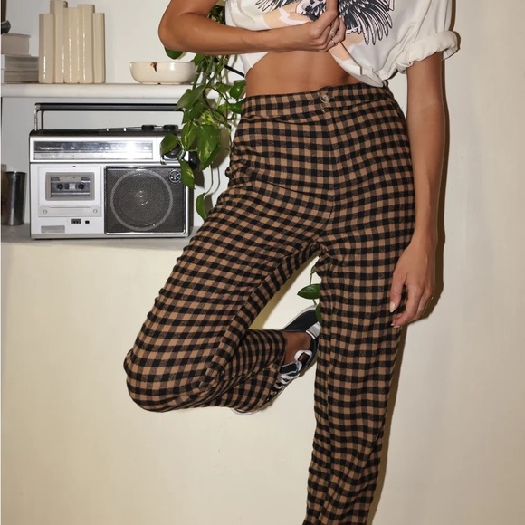 Tan Checkered Cropped Trousers - Picture 2 of 7